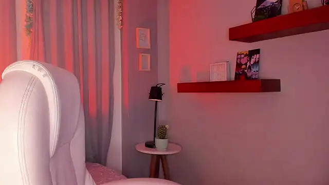 Violetta Nur online show from February 12, 2025, 4:33 am