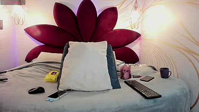 Snapshot of Alice_simpson1 chatting on March 10, 2025, 11:45 am Alice simpson1 online show from March 10, 2025, 11:45 am