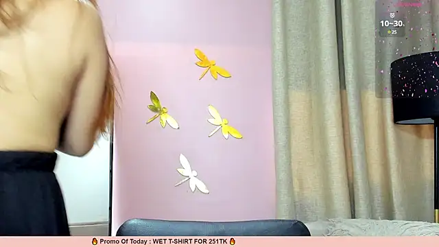 Snapshot of _LaraMom_ chatting on March 15, 2025, 12:24 pm LaraMom online show from March 15, 2025, 12:24 pm