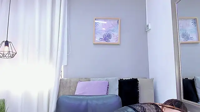 Snapshot of _LaraMom_ chatting on September 20, 2025, 12:21 pm LaraMom online show from September 20, 2025, 12:21 pm