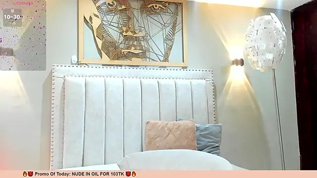 Snapshot of _LaraMom_ chatting on February 21, 2025, 3:10 pm LaraMom online show from February 21, 2025, 3:10 pm