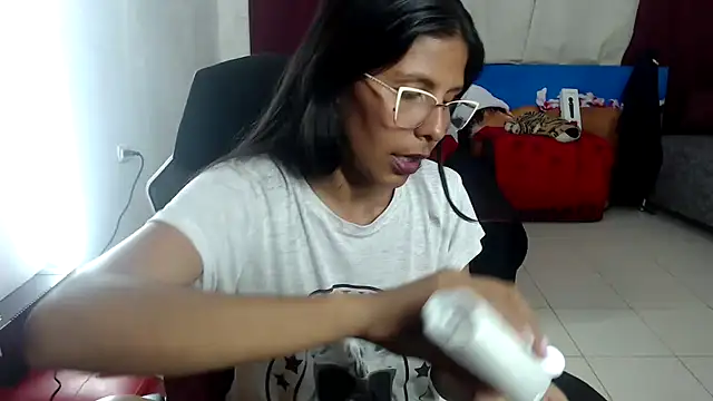 Snapshot of Saharii_Silver chatting on February 8, 2025, 12:38 am Saharii Silver online show from February 8, 2025, 12:38 am