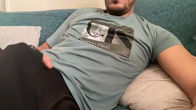 Snapshot of Mooka69 chatting on April 16, 2026, 9:21 am Mooka69 online show from April 16, 2026, 9:21 am