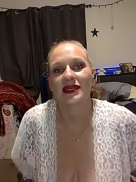 Snapshot of ChileVerde12 chatting on April 13, 2026, 5:11 am ChileVerde12 online show from April 13, 2026, 5:11 am