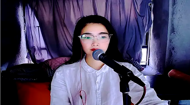 Snapshot of Floor_oo chatting on February 26, 2025, 9:33 am Floor oo online show from February 26, 2025, 9:33 am