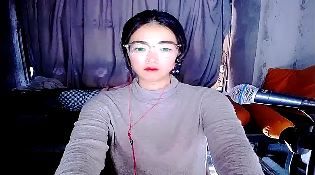 Snapshot of Floor_oo chatting on February 13, 2025, 10:23 am Floor oo online show from February 13, 2025, 10:23 am