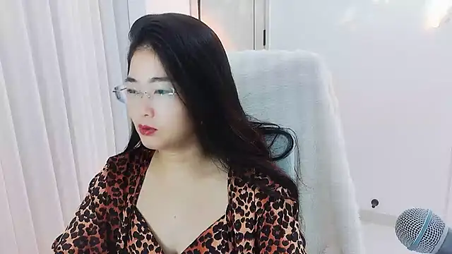 Snapshot of Floor_oo chatting on September 18, 2025, 2:53 pm Floor oo online show from September 18, 2025, 2:53 pm