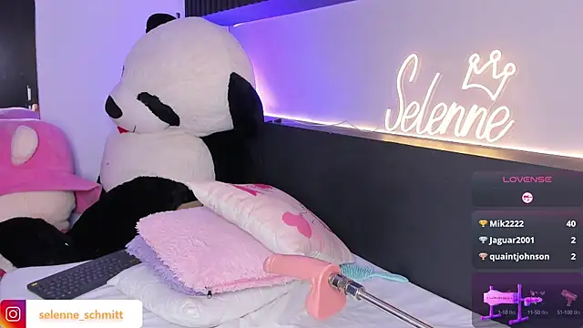 selenne schmitt online show from March 17, 2025, 9:46 pm