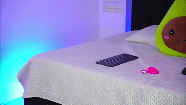 Marianamonroe  online show from February 9, 2026, 7:01 pm