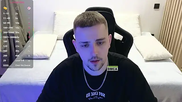 Larstar01 online show from April 7, 2026, 10:00 pm