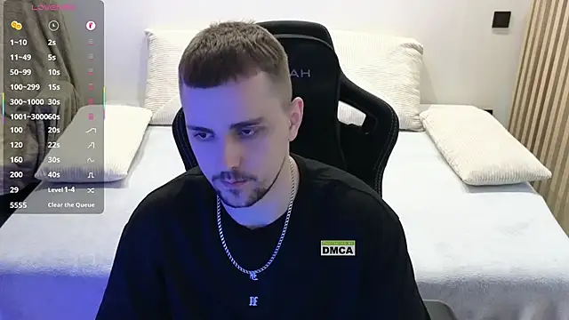 Larstar01 online show from April 15, 2026, 8:20 pm