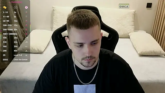 Larstar01 online show from April 9, 2026, 9:43 pm