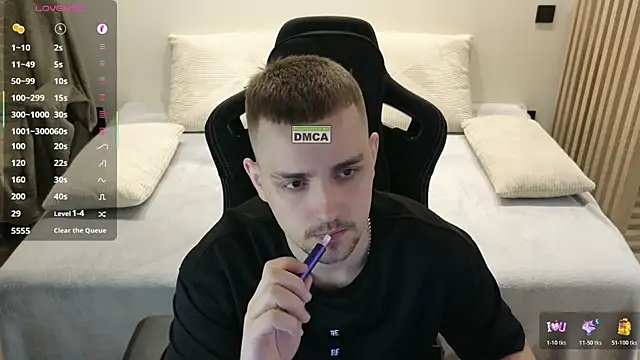 Larstar01 online show from April 3, 2026, 8:59 pm