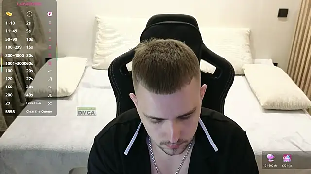 Larstar01 online show from April 5, 2026, 8:37 pm