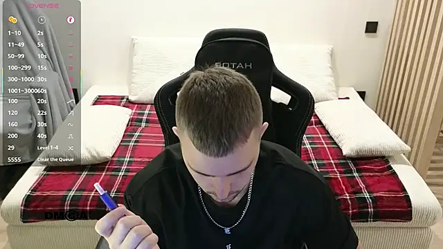 Larstar01 online show from March 24, 2026, 9:04 pm