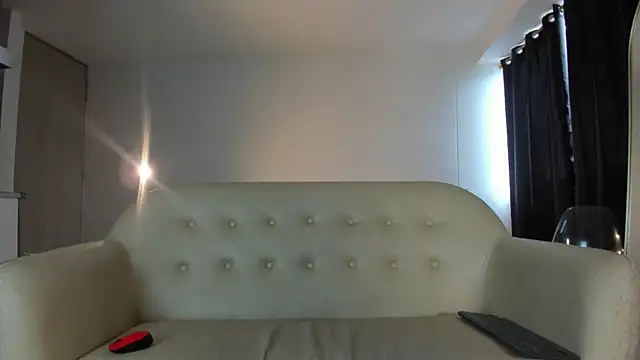 Emi latingirl online show from April 7, 2026, 7:04 pm