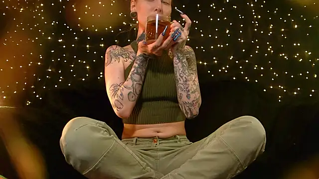 Snapshot of Littlespacemouse chatting on February 13, 2026, 5:24 pm Littlespacemouse online show from February 13, 2026, 5:24 pm