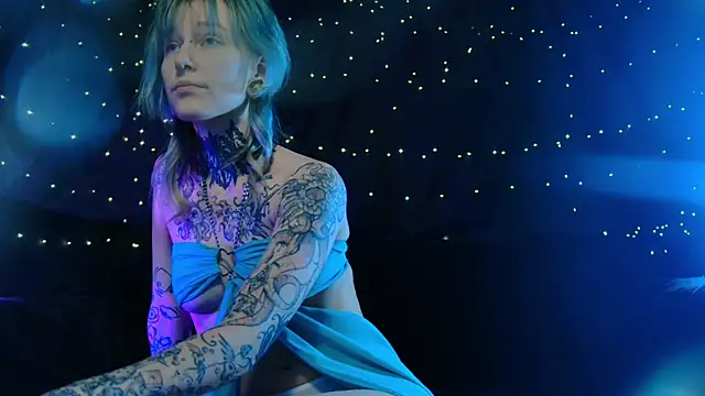 Littlespacemouse online show from December 22, 2025, 1:33 pm