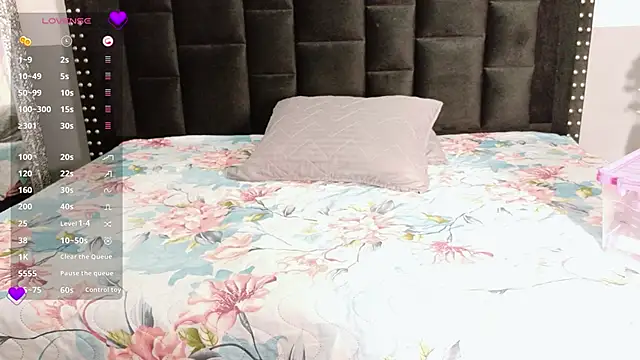 kinkyhousewifee online show from November 30, 2025, 7:25 pm