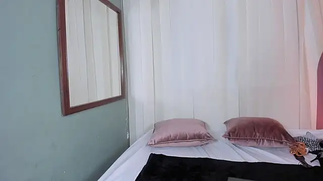 Snapshot of nahomi_sweett chatting on November 9, 2025, 11:14 am nahomi sweett online show from November 9, 2025, 11:14 am