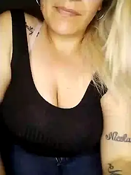 Snapshot of rusher27 chatting on October 5, 2025, 4:14 am rusher27 online show from October 5, 2025, 4:14 am