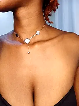 Ayrella02 online show from November 27, 2025, 5:13 pm