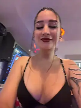 Mon Cherry online show from April 30, 2026, 1:23 am