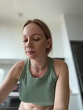 Snapshot of LavenderHot chatting on March 21, 2026, 2:57 am LavenderHot online show from March 21, 2026, 2:57 am