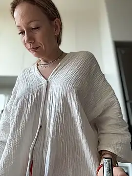 Snapshot of LavenderHot chatting on March 17, 2026, 1:41 am LavenderHot online show from March 17, 2026, 1:41 am