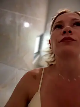 Snapshot of LavenderHot chatting on April 6, 2026, 4:46 am LavenderHot online show from April 6, 2026, 4:46 am