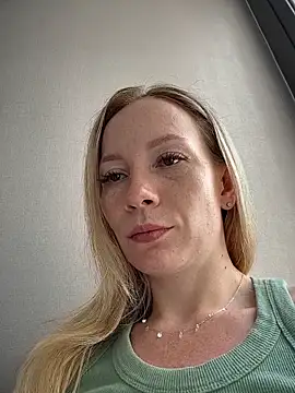 Snapshot of LavenderHot chatting on March 28, 2026, 1:28 am LavenderHot online show from March 28, 2026, 1:28 am