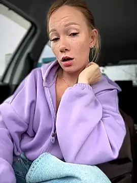 Snapshot of LavenderHot chatting on April 16, 2026, 1:39 am LavenderHot online show from April 16, 2026, 1:39 am