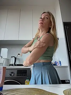 Snapshot of LavenderHot chatting on April 1, 2026, 1:51 am LavenderHot online show from April 1, 2026, 1:51 am