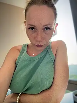 Snapshot of LavenderHot chatting on April 10, 2026, 12:06 am LavenderHot online show from April 10, 2026, 12:06 am