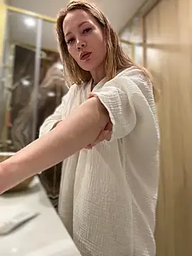 Snapshot of LavenderHot chatting on March 14, 2026, 1:22 am LavenderHot online show from March 14, 2026, 1:22 am