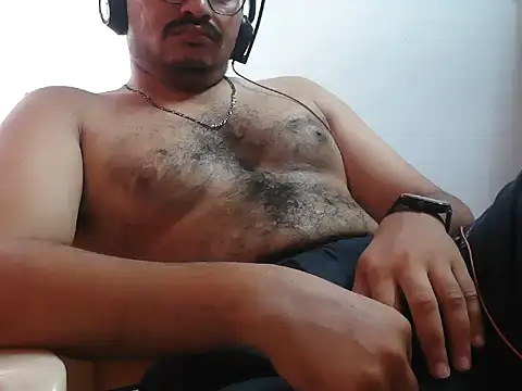 Snapshot of naughtymike0007 chatting on April 4, 2026, 1:45 am naughtymike0007 online show from April 4, 2026, 1:45 am