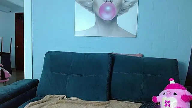 Snapshot of rousebonnett chatting on December 29, 2024, 11:39 pm rousebonnett online show from December 29, 2024, 11:39 pm