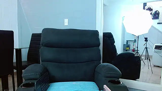 Snapshot of rousebonnett chatting on January 23, 2025, 4:15 pm rousebonnett online show from January 23, 2025, 4:15 pm