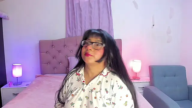 Latinabombsheell online show from November 27, 2025, 7:14 pm