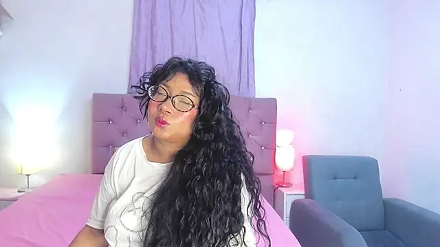 Snapshot of Latinabombsheell chatting on June 12, 2026, 6:49 pm Latinabombsheell online show from June 12, 2026, 6:49 pm