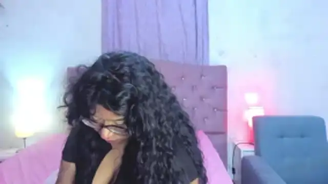 Snapshot of Latinabombsheell chatting on June 11, 2026, 12:32 am Latinabombsheell online show from June 11, 2026, 12:32 am