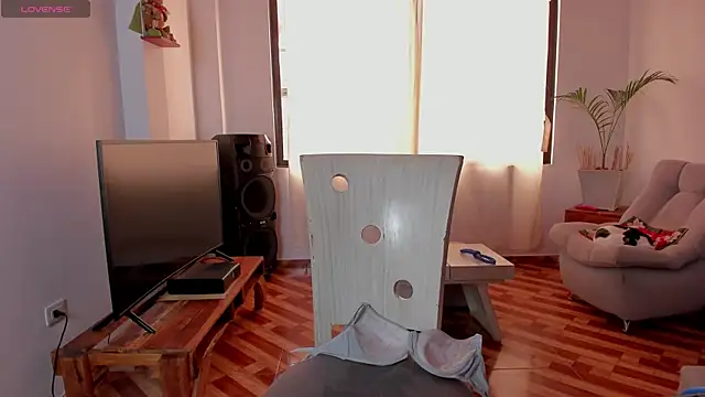 Snapshot of Simply_Zoe__ chatting on January 21, 2025, 8:43 pm Simply Zoe online show from January 21, 2025, 8:43 pm