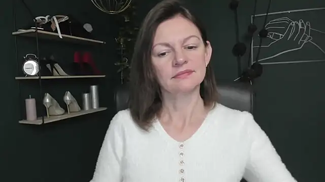 Snapshot of VivianWILD chatting on October 17, 2025, 6:06 am VivianWILD online show from October 17, 2025, 6:06 am