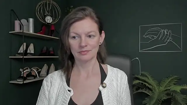 Snapshot of VivianWILD chatting on November 11, 2025, 12:22 pm VivianWILD online show from November 11, 2025, 12:22 pm