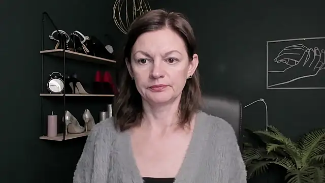 Snapshot of VivianWILD chatting on October 28, 2025, 7:40 am VivianWILD online show from October 28, 2025, 7:40 am