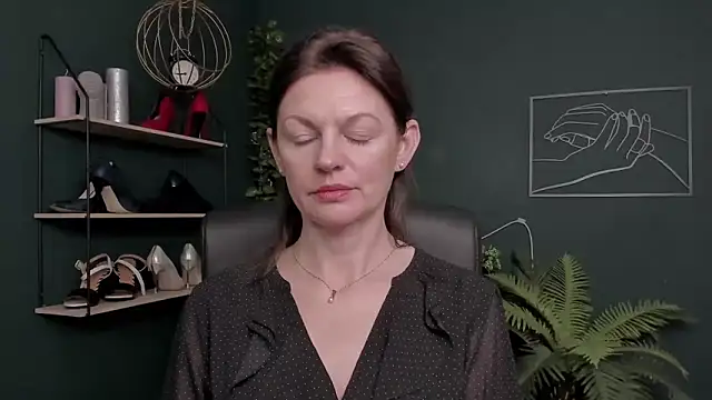 Snapshot of VivianWILD chatting on November 13, 2025, 7:34 am VivianWILD online show from November 13, 2025, 7:34 am