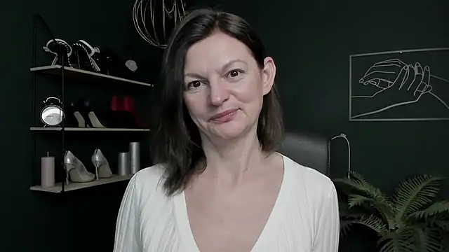 Snapshot of VivianWILD chatting on November 5, 2025, 7:00 am VivianWILD online show from November 5, 2025, 7:00 am