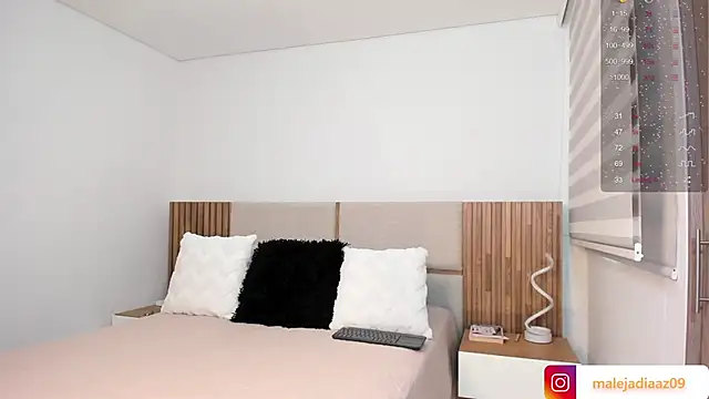 MalejaDiaz  online show from April 23, 2026, 6:53 pm