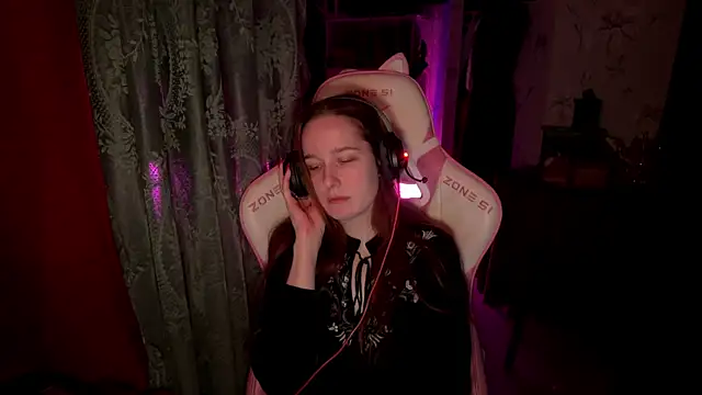 Snapshot of pearl_princess_ chatting on April 24, 2026, 11:07 pm pearl princess online show from April 24, 2026, 11:07 pm