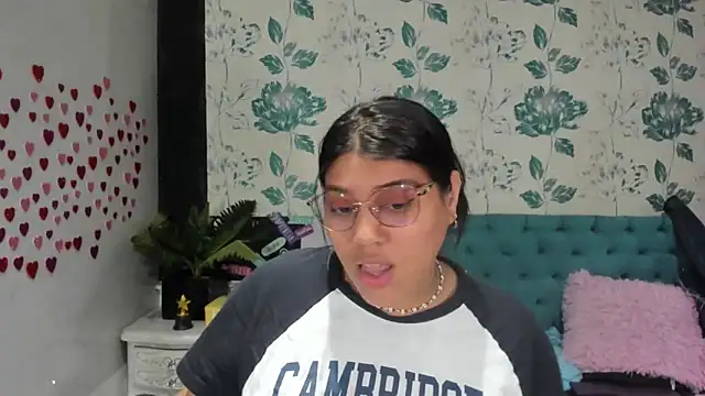 Snapshot of LindaBreeS chatting on February 27, 2025, 4:54 pm LindaBreeS online show from February 27, 2025, 4:54 pm